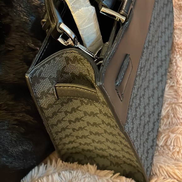 AUTHENTIC MICHAEL KORS PURSE - Picture 5 of 6